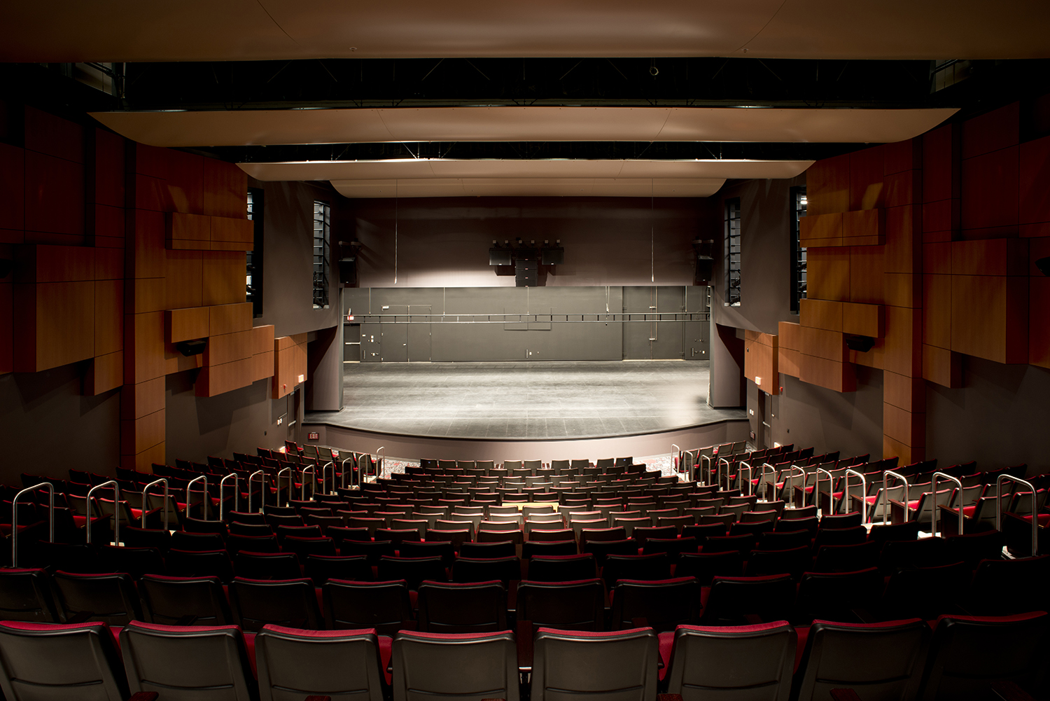 terra-nova-high-school-performing-arts-center-aedis-architects